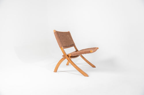 Silla Akari Mix de madera de caucho con asiento tejido, color chocolate